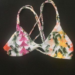 Stone fox lei bikini top